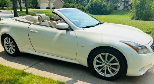 2015 INFINITI Q60 Base