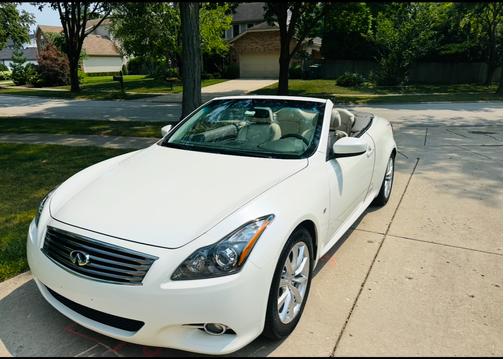 2015 INFINITI Q60 Base