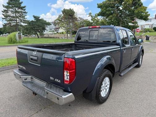 Blue 2015 Nissan Frontier SV
