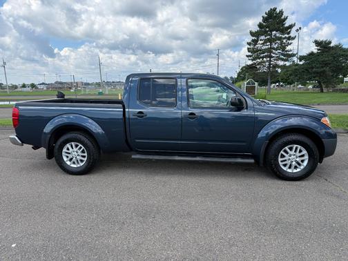Blue 2015 Nissan Frontier SV
