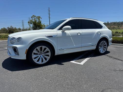 White 2021 Bentley Bentayga V8