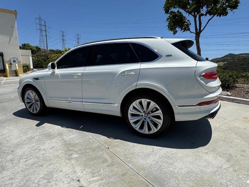 White 2021 Bentley Bentayga V8