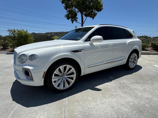 White 2021 Bentley Bentayga V8
