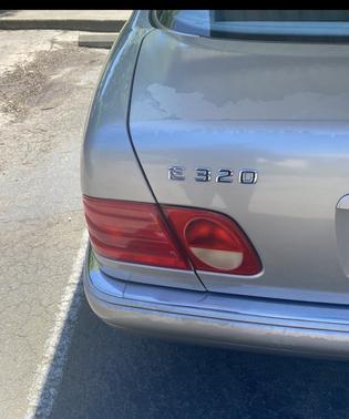 Beige 1998 Mercedes-Benz E-Class E320