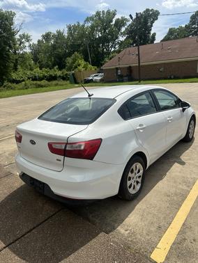 White 2016 Kia Rio LX