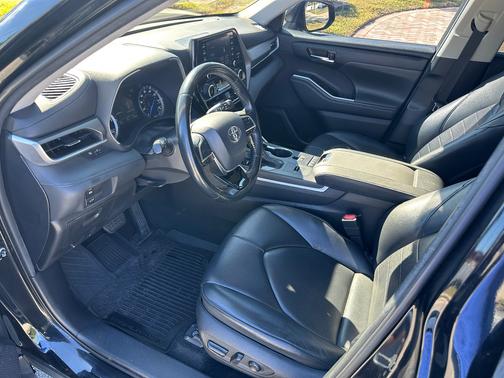 2021 Toyota Highlander Hybrid XLE