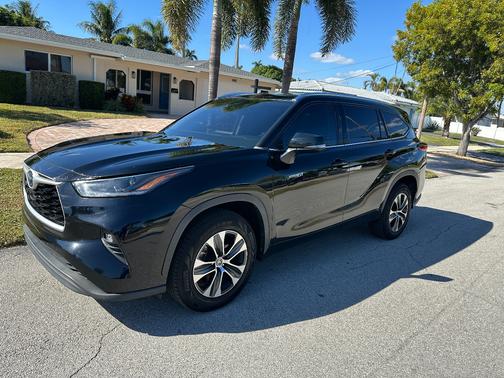 2021 Toyota Highlander Hybrid XLE