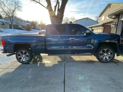 Photo 1 of 12 of 2017 Chevrolet Silverado 1500 High Country
