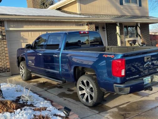 Photo 3 of 12 of 2017 Chevrolet Silverado 1500 High Country