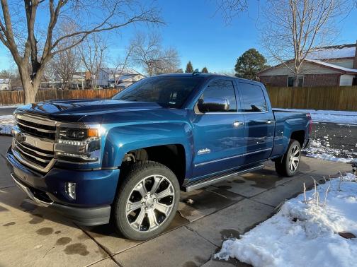 Photo 4 of 12 of 2017 Chevrolet Silverado 1500 High Country