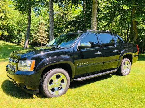Photo 1 of 6 of 2012 Chevrolet Avalanche 1500 LT