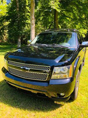 Photo 2 of 6 of 2012 Chevrolet Avalanche 1500 LT