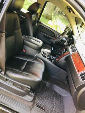 Photo 4 of 6 of 2012 Chevrolet Avalanche 1500 LT