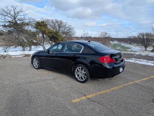 2013 INFINITI G37 x