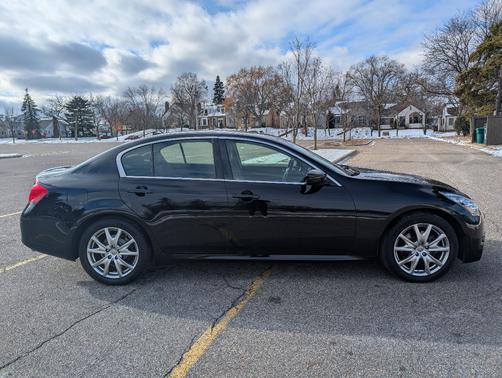 2013 INFINITI G37 x