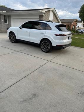 White 2021 Porsche Cayenne Cayenne