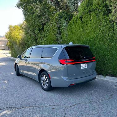 Gray 2022 Chrysler Pacifica Hybrid Touring L