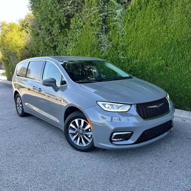 Gray 2022 Chrysler Pacifica Hybrid Touring L
