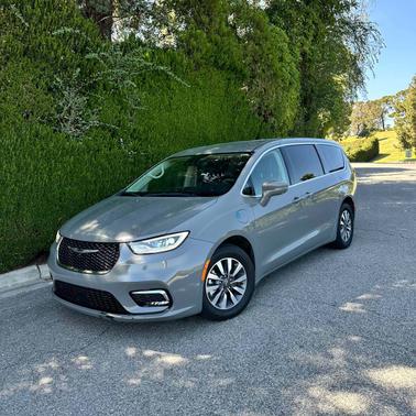 Gray 2022 Chrysler Pacifica Hybrid Touring L