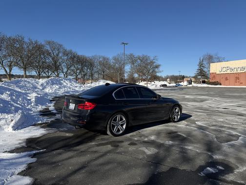 2018 BMW 330 i xDrive