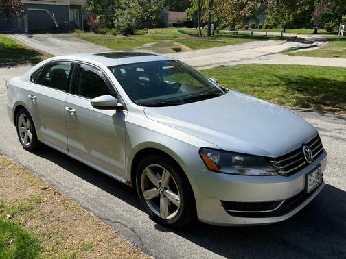 Silver 2012 Volkswagen Passat 2.5 SE