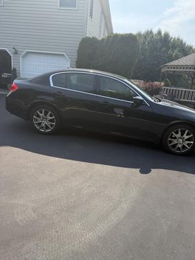 Black 2013 INFINITI G37 x