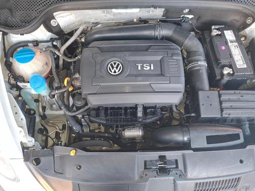 White 2015 Volkswagen Beetle 1.8T