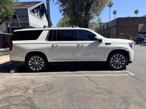 White 2021 GMC Yukon XL Denali