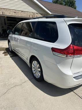 White 2012 Toyota Sienna Limited
