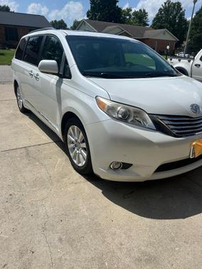 White 2012 Toyota Sienna Limited