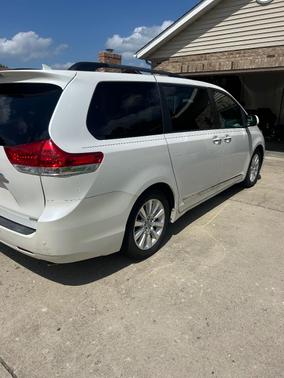 White 2012 Toyota Sienna Limited
