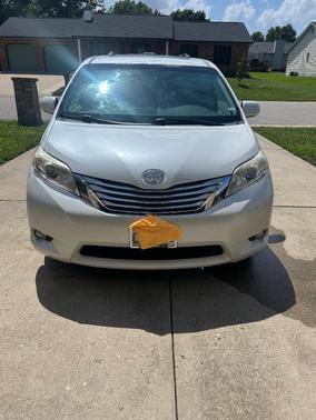 White 2012 Toyota Sienna Limited