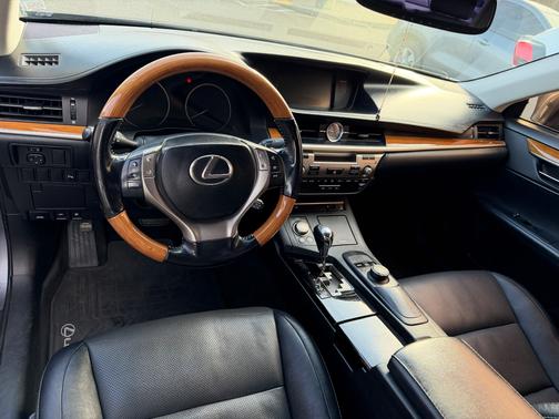 2015 Lexus ES 300h Base