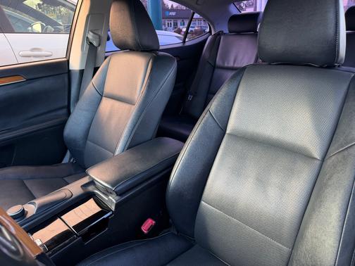 2015 Lexus ES 300h Base