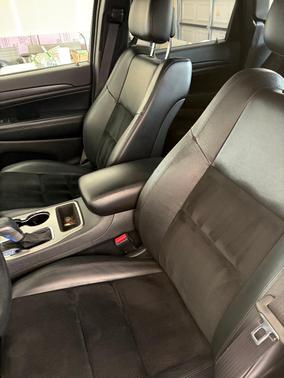 Black 2017 Jeep Grand Cherokee Altitude
