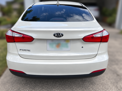 White 2015 Kia Forte LX