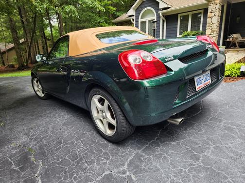 Green 2003 Toyota MR2 Spyder