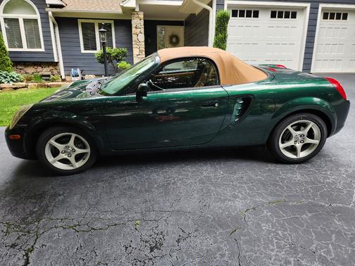 Green 2003 Toyota MR2 Spyder