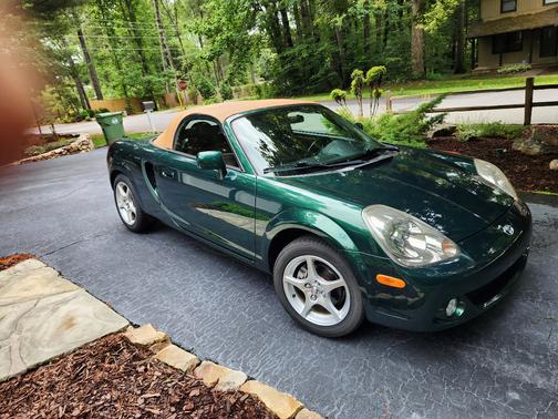 Green 2003 Toyota MR2 Spyder