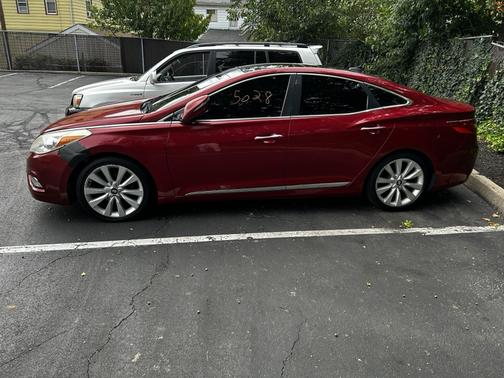 Red 2013 Hyundai Azera Base