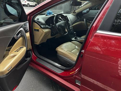 Red 2013 Hyundai Azera Base