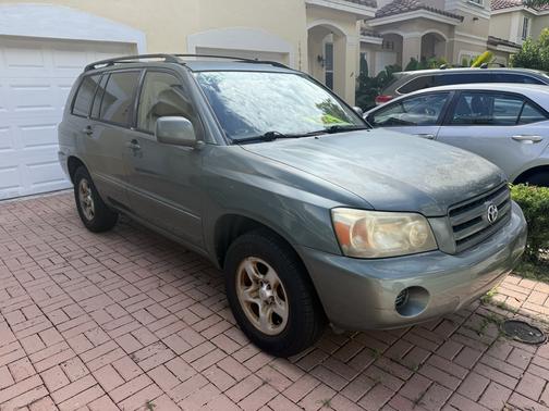 Green 2004 Toyota Highlander Base