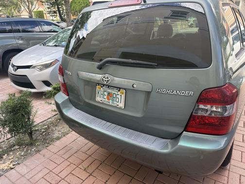Green 2004 Toyota Highlander Base