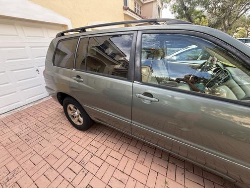 Green 2004 Toyota Highlander Base