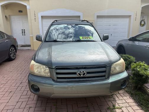 Green 2004 Toyota Highlander Base