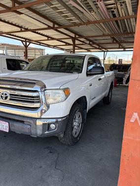 White 2017 Toyota Tundra SR