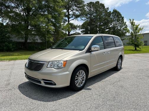2013 Chrysler Town & Country Touring