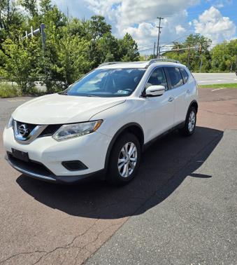 White 2016 Nissan Rogue SV