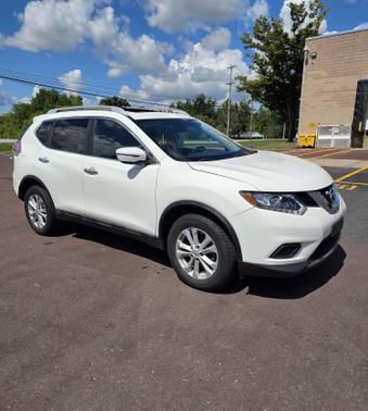 White 2016 Nissan Rogue SV