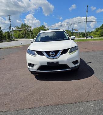 White 2016 Nissan Rogue SV